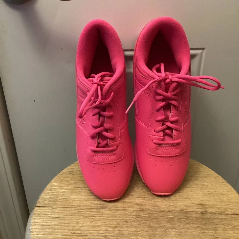 Women’s Pink FILA IL shoes Size 10 - Picture 1 of 13